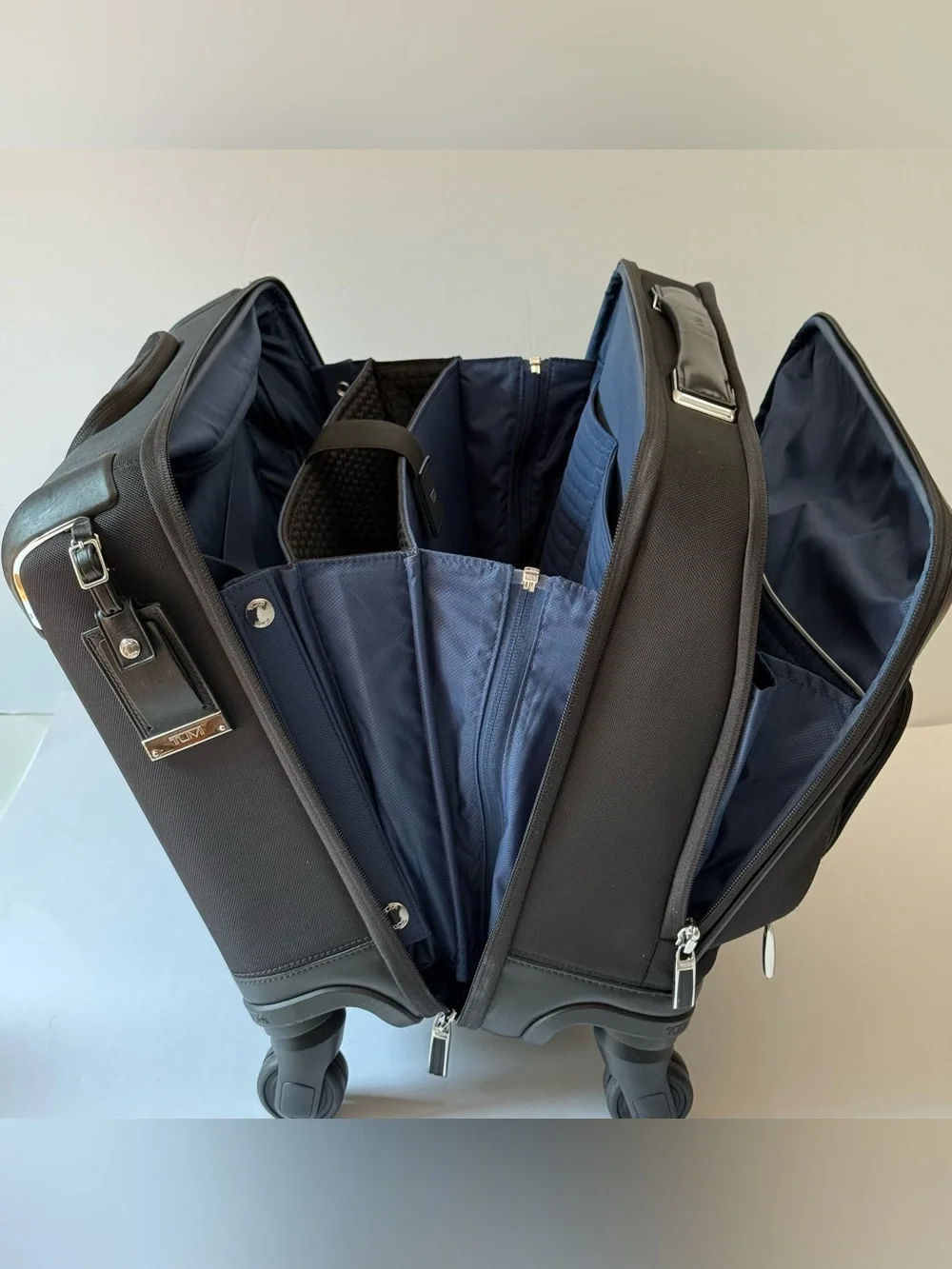 TUMI Arrivé McAllen Mobile Office Carry-On Compact Spinner Briefcase Black EUC